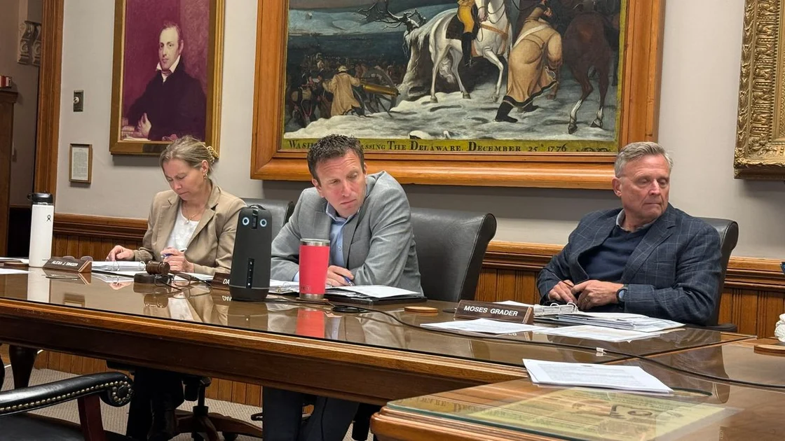 select-board-moves-to-indefinitely-postpone-public-works-committee-article