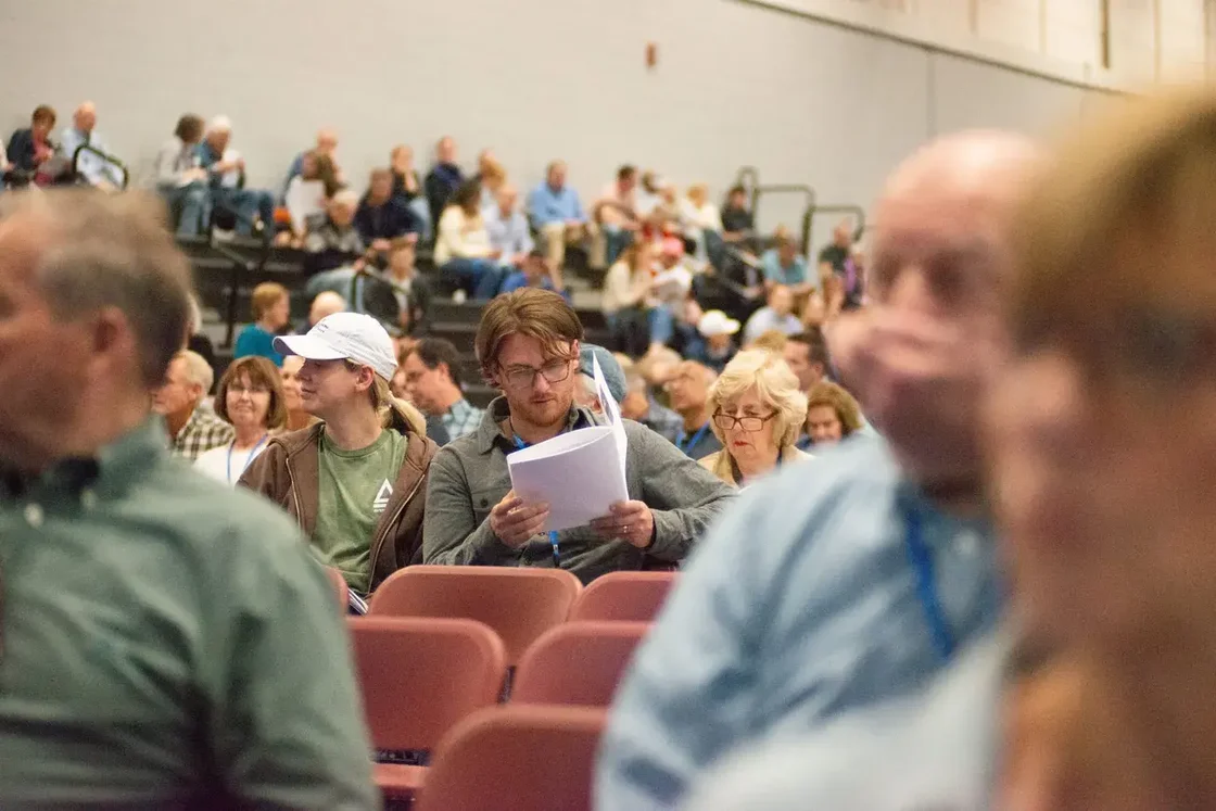 06_marbleheads-2026-town-meeting-in-photos_feature_01_MHD_TownMeeting_WarrantReader_2026-05-04