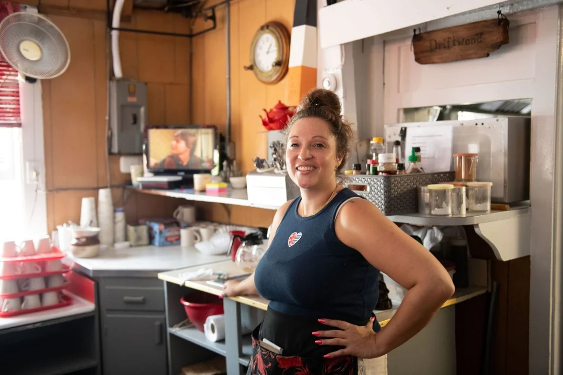 marblehead-morsels-dining-at-the-driftwood